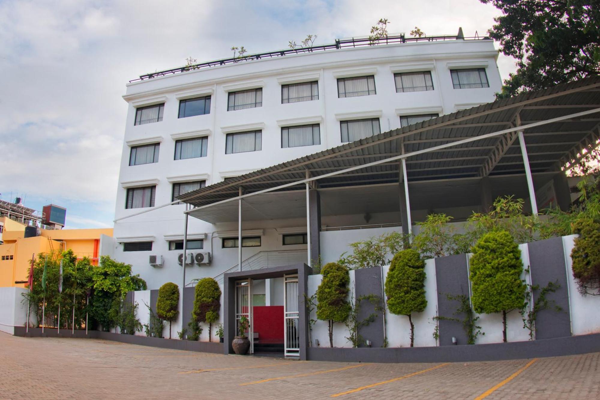 President Hotel Mysore Exterior photo